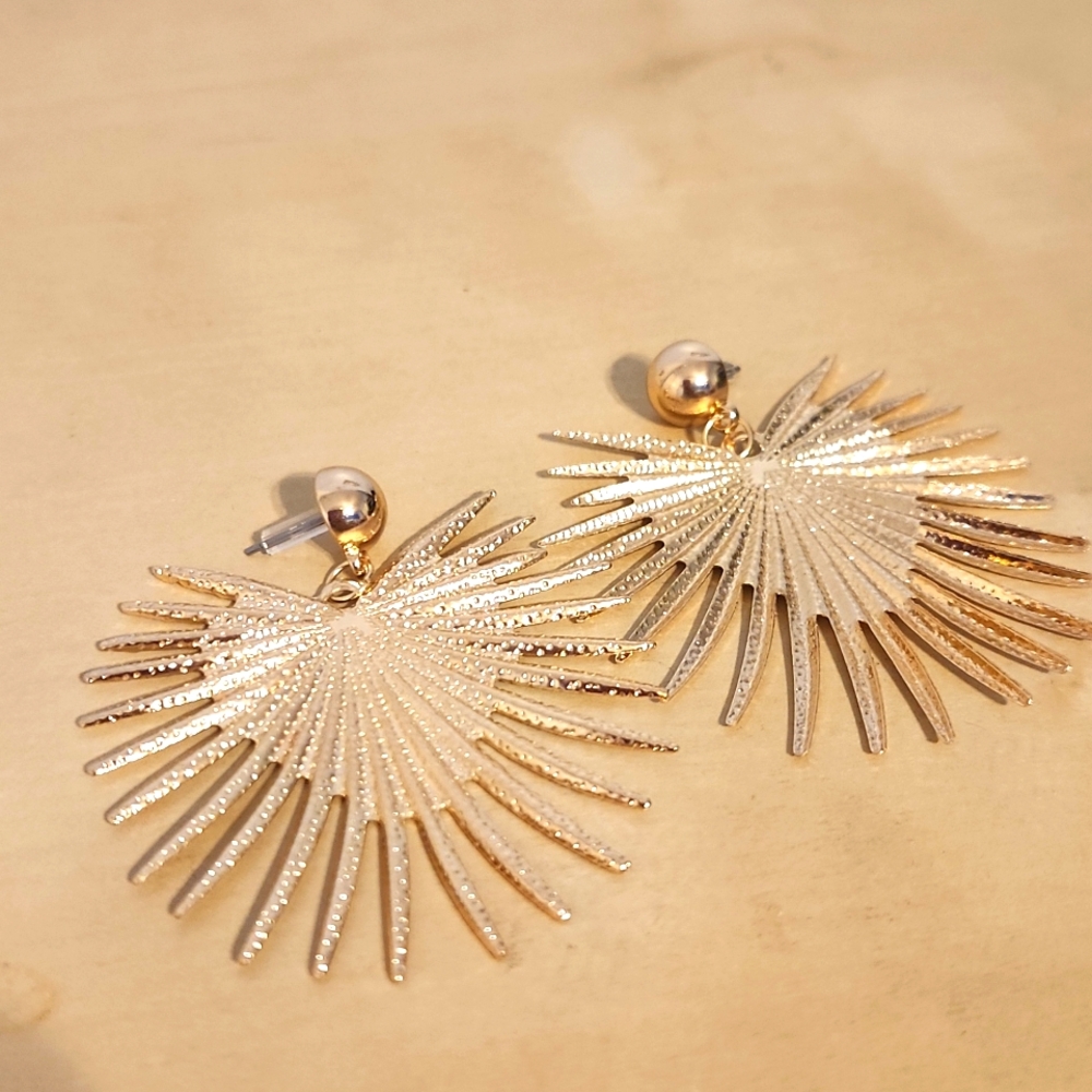 Silver Fan Earrings with Sunburst Design and Central Stud